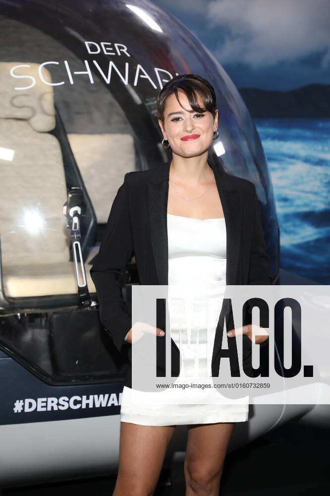 First Look Event der ZDF Produktion DER SCHWARM Rosabell Laurenti Sellers Fotocall Photocall Fototermin First Look Event zur ZDF Produktion DER SCHWARM von Frank Schätzing (Executive Producer und Autor) im Glashaus der Arena in Berlin