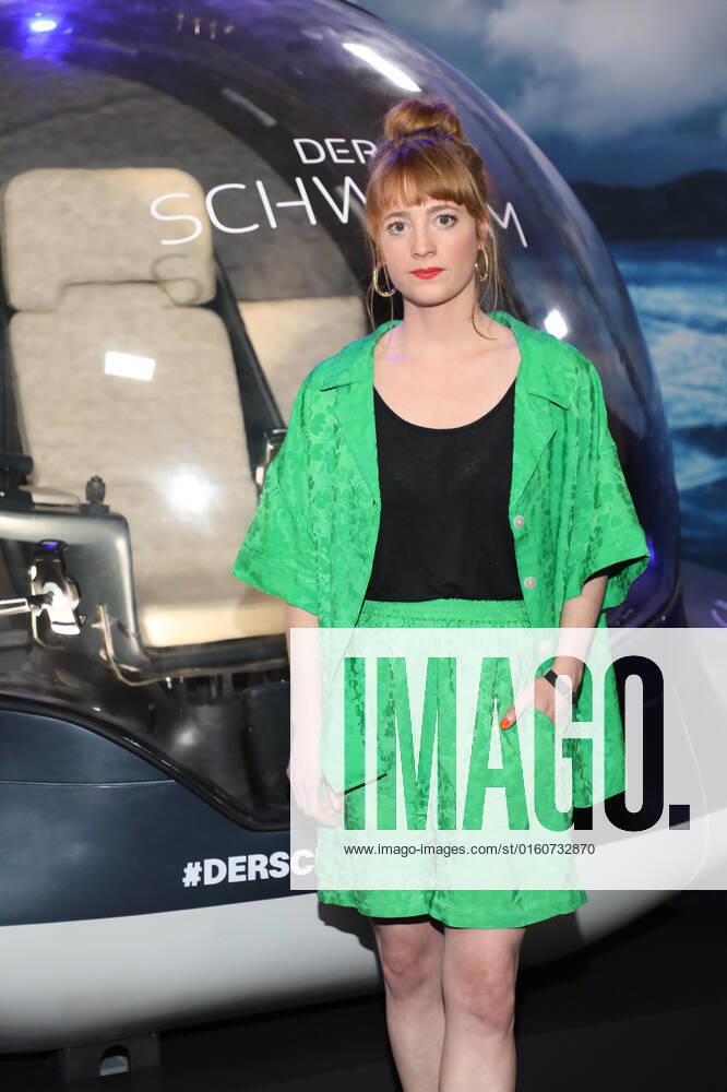 First Look Event der ZDF Produktion DER SCHWARM Leonie Benesch Fotocall Photocall Fototermin First Look Event zur ZDF Produktion DER SCHWARM von Frank Schätzing (Executive Producer und Autor) im Glashaus der Arena in Berlin