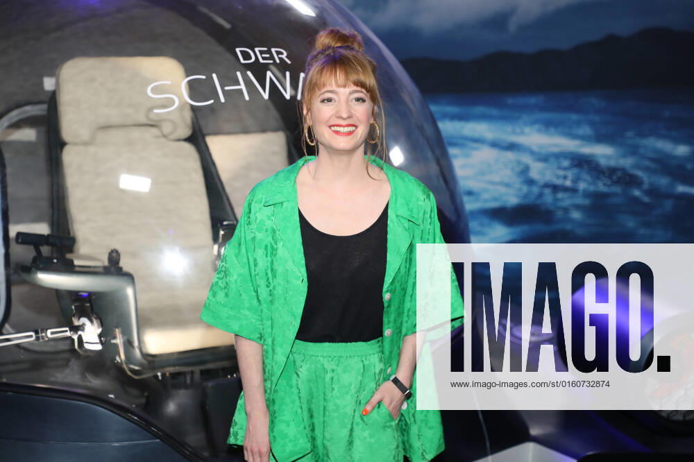 First Look Event der ZDF Produktion DER SCHWARM Leonie Benesch Fotocall Photocall Fototermin First Look Event zur ZDF Produktion DER SCHWARM von Frank Schätzing (Executive Producer und Autor) im Glashaus der Arena in Berlin