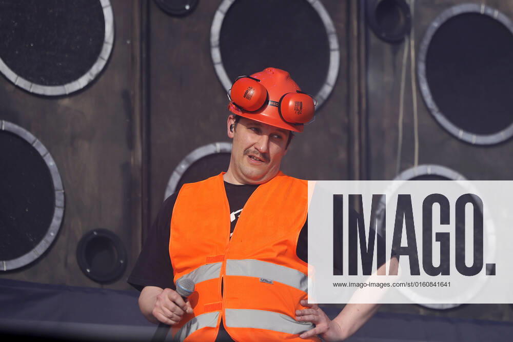 Rapper BattleBoi Basti bei Rock am Ring 2022. Knapp 90.000 Besucher bejubeln in diesem Jahr die Auftritte von etwa 70 Bands. Rock am Ring ist ein von Marek Lieberberg gegründetes Musikfestival, das traditionell auf dem Nürburgring in der Nähe der Stadt Adenau in der Eifel stattfindet. Es gilt als das traditionsreichste Rockfestival Deutschlands. Nürburg, 04.06.2022 Rheinland-Pfalz Deutschland