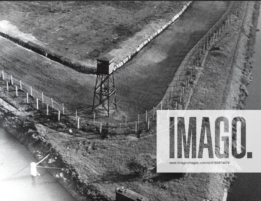 October 1961 - Berlin, October Neukoelln, The Teltow Canal Connects With the Neukoellner Eastern Harbor and the Britzer Canal and Builds the Border The East and West Berlin. A Watch Tower Was Erected at the Intersecting Parts of 2 Canals Where the Volkspolzei Shoot an Escapee. 1062_05_M_-12905-