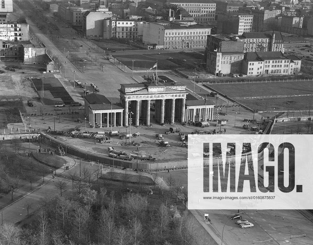 Aerial view Berlin Wall - Brandenburg Gate 1062_05_M_-13388-