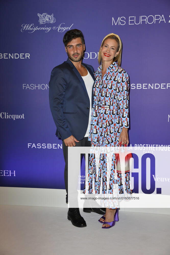 Wolke Hegenbarth mit Partner Oliver Vaid Fashion2Night auf der MS EUROPA 2 Schiff Hamburg 10. Juni 2022
