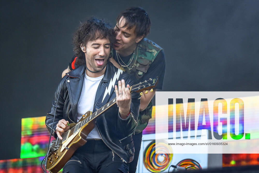 Entertainment Musik, Tempelhof Sounds 2022, v.l.The Strokes auf der MainStage Buehne waehrend demTempelhof Sounds 2022 - Tag 3 - auf den ehemaligen Flughafengelaende Tempelhof in Berlin. Berlin