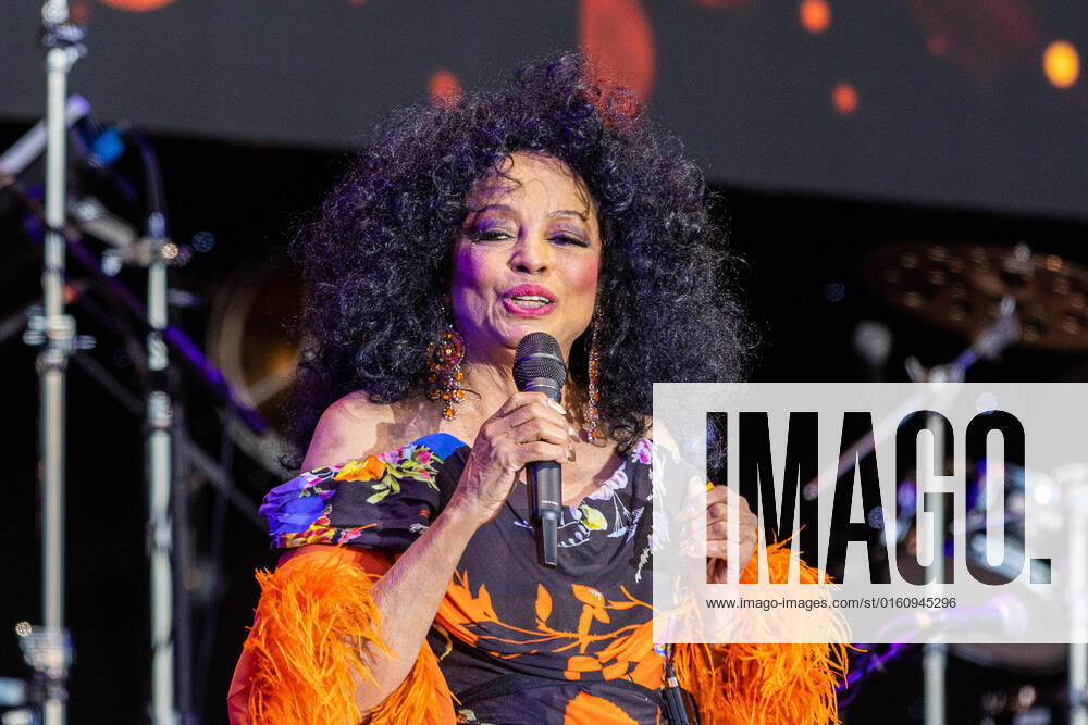 Diana Ross performs at The Cambridge Club Festival 2022 on Sunday 12th June at Childerley Orchard in Cambridge Cambridge United Kingdom - ZUMAs197 20220612_zaa_s197_446