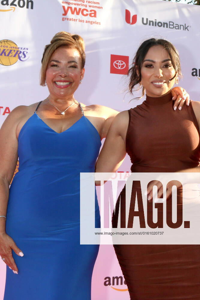 LOS ANGELES - JUN 14: Marabina Jaimes, Danielle Larracuente at the 2022 YWCA Greater Los Angeles Phenomenal Woman Awards at the You Tube Theater on June 14, 2022 in Los Angeles, CA Los Angeles USA - ZUMAb170 20220614_zap_b170_003
