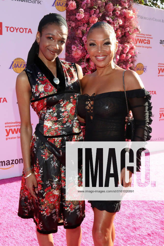 LOS ANGELES - JUN 14: Sophia Hardison, Chante Moore at the 2022 YWCA Greater Los Angeles Phenomenal Woman Awards at the You Tube Theater on June 14, 2022 in Los Angeles, CA Los Angeles USA - ZUMAnc22 20220614_zaa_nc22_089