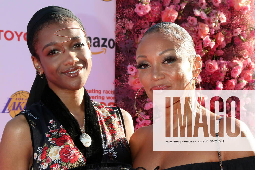 LOS ANGELES - JUN 14: Sophia Hardison, Chante Moore at the 2022 YWCA Greater Los Angeles Phenomenal Woman Awards at the You Tube Theater on June 14, 2022 in Los Angeles, CA Los Angeles USA - ZUMAnc22 20220614_zaa_nc22_076