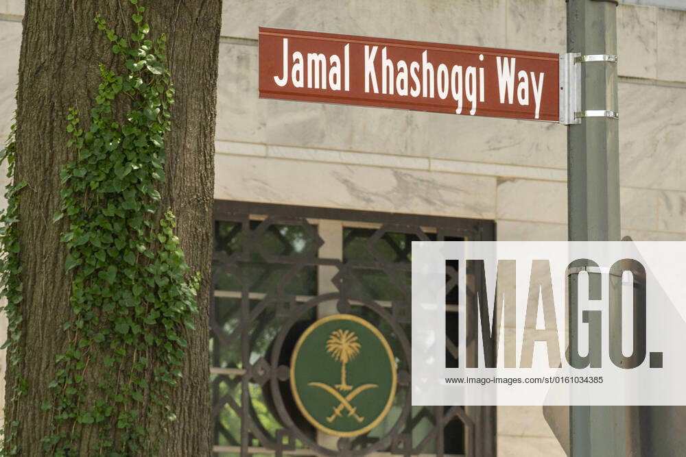 Bilder des Jahres 2022, News 06 Juni A view of the new street sign unveiled named after the late Washington Post journalist Jamal Khashoggi, Khashoggi Way, outside of the Embassy of Saudi Arabia in Washington, DC on Wednesday, June 15, 2022. Biden is scheduled to meet with Saudi s Crown Prince Mohammed bin Salman at a summit of Middle East leaders where topics are expected to range from skyrocketing gas prices and inflation in the United States, to Russia s invasion of Ukraine, the war in Yemen and a growing nuclear threat from Iran. WAS22020615549 KenxCedeno
