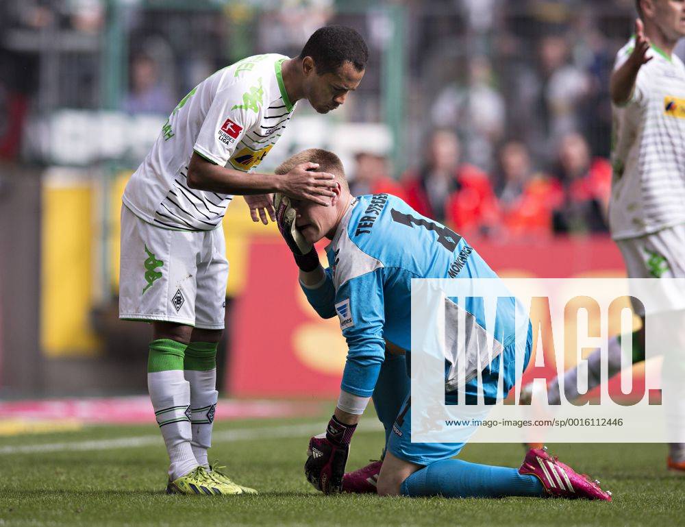 Mönchengladbach, 30.03.2014, Borussia Park Raffael (BMG), Torwart Marc-Andre ter Stegen (BMG) VfL Borussia Mönchengladbach - Hamburger SV mm