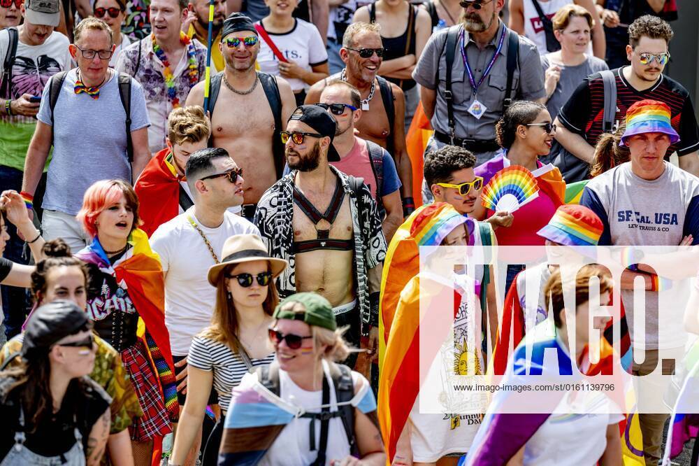 2022-06-18 12:15:34 ROTTERDAM - The Pride March traditionally moves through the city during Pink Saturday. This year s event will be held in Rotterdam with a march, information market and performances that reflect on the emancipation of the LGBTQ+ community. ANP ROBIN UTRECHT netherlands out - belgium out