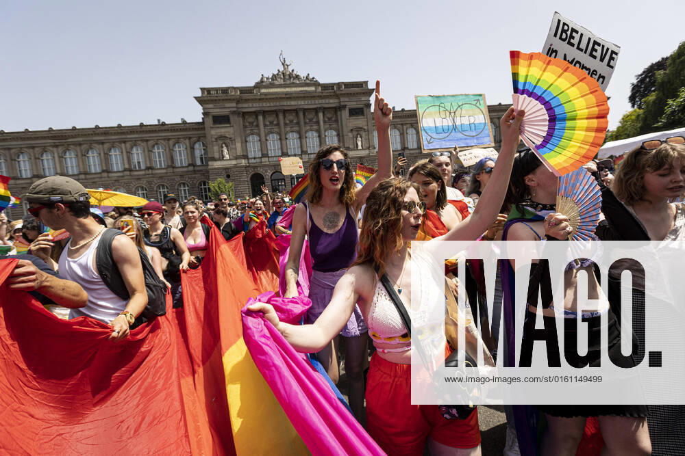 Marche des Fiertes LGBT+ a Strasbourg NEWS: Marche des Fiertes LGBT+, Strasbourg - 18-06-2022 ElyxandroCegarra Panoramic