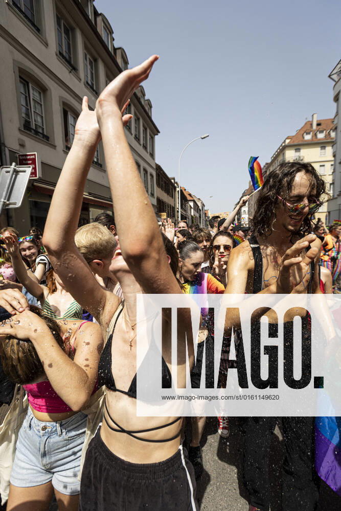Marche des Fiertes LGBT+ a Strasbourg NEWS: Marche des Fiertes LGBT+, Strasbourg - 18-06-2022 ElyxandroCegarra Panoramic