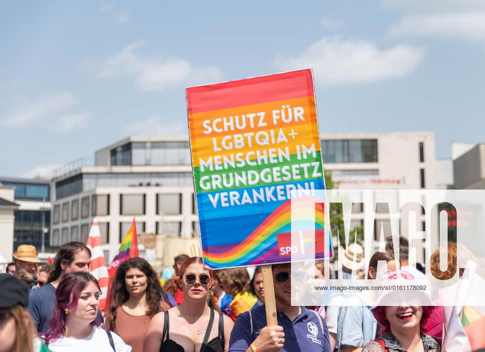 Oldenburg CSD Nordwest in Oldenburg, 18.06.2022 Rund 9.000 Personen demonstrierten im Rahmen des Christopher-Street-Day in Oldenburg für sexuelle und geschlechtliche Vielfalt. CSD Nordwest in Oldenburg