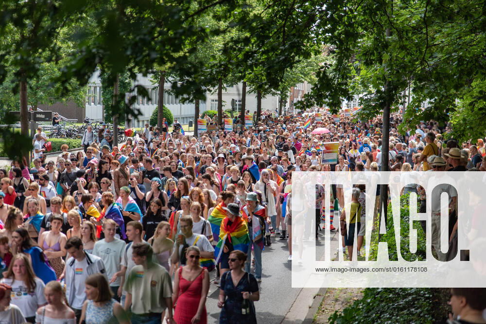 Oldenburg CSD Nordwest in Oldenburg, 18.06.2022 Rund 9.000 Personen demonstrierten im Rahmen des Christopher-Street-Day in Oldenburg für sexuelle und geschlechtliche Vielfalt. CSD Nordwest in Oldenburg