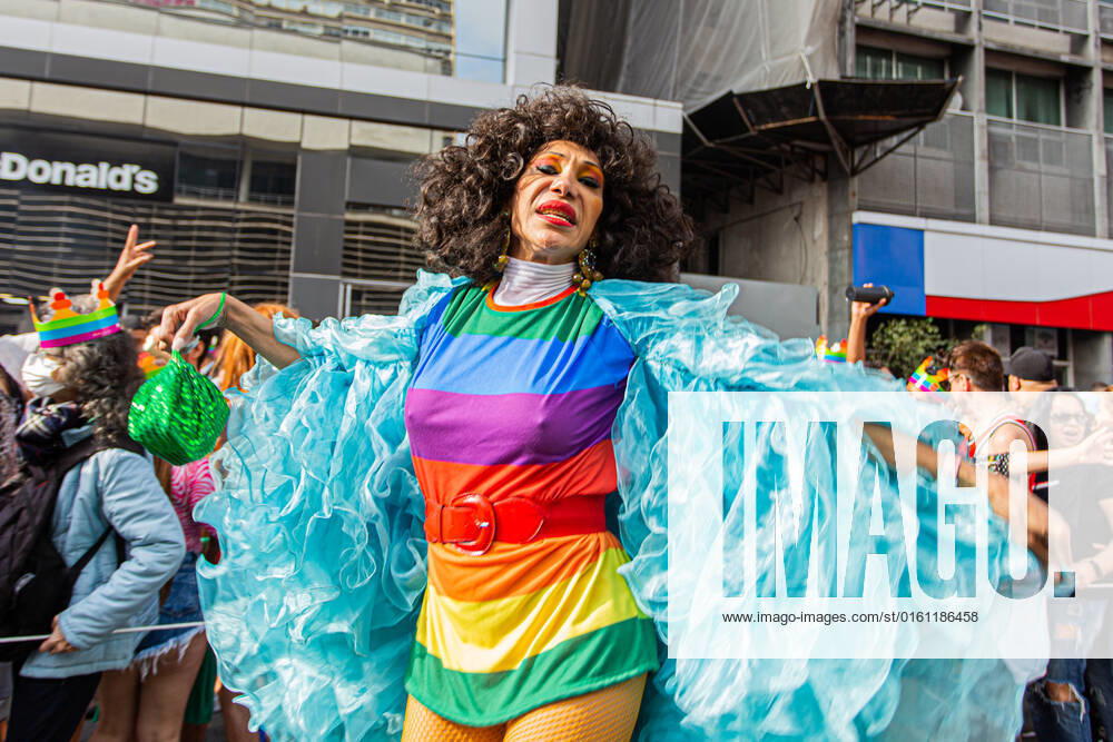 SÃO PAULO, SP - 19.06.2022: PARADA LGBT - 26th São Paulo LGBT+ Pride Parade. Parade of electric trios and parade goers (lesbians, gays, bisexuals, transsexuals, transvestites, queer, intersex and asexuals). Avenida Paulista, São Paulo, June 19, 2022. x2222795x VanxCampos