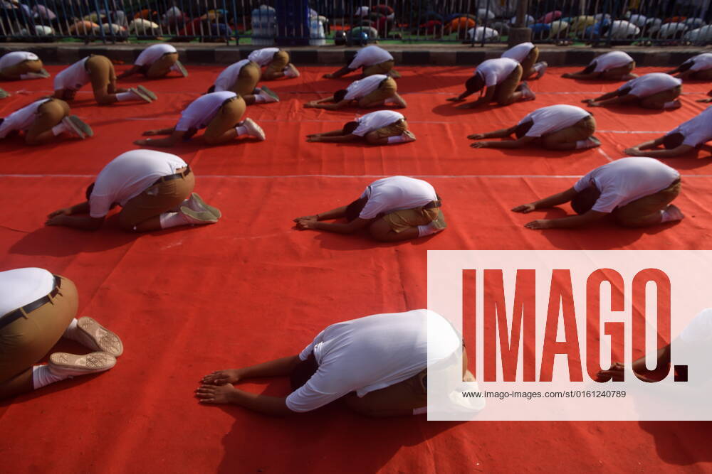 June 21, 2022, Kolkata, India: Military are seen practicing yoga during massive yoga session as part of the celebration of the International Yoga Day. on June 21, 2022 in Kolkata, India. Kolkata India - ZUMAe321 20220621_zia_e321_004