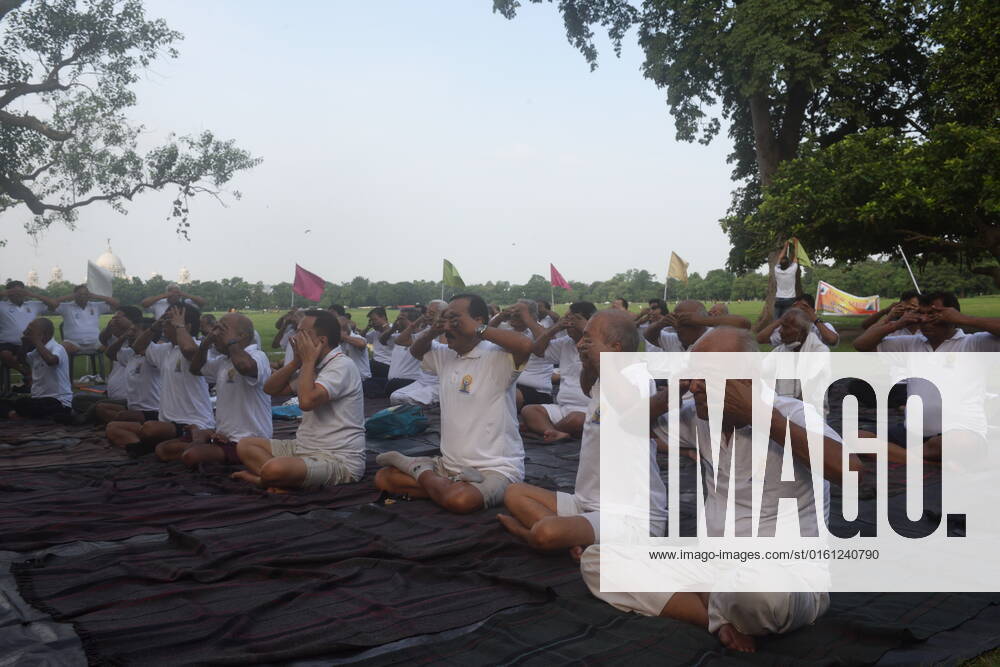 June 21, 2022, Kolkata, India: Military are seen practicing yoga during massive yoga session as part of the celebration of the International Yoga Day. on June 21, 2022 in Kolkata, India. Kolkata India - ZUMAe321 20220621_zia_e321_005