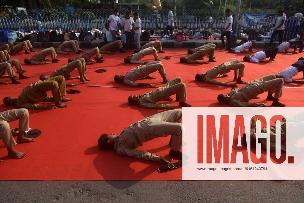 June 21, 2022, Kolkata, India: Military are seen practicing yoga during massive yoga session as part of the celebration of the International Yoga Day. on June 21, 2022 in Kolkata, India. Kolkata India - ZUMAe321 20220621_zia_e321_006
