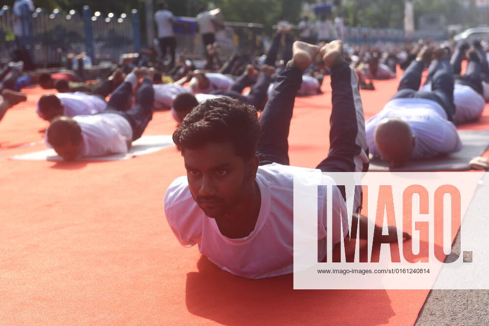 June 21, 2022, Kolkata, India: Military are seen practicing yoga during massive yoga session as part of the celebration of the International Yoga Day. on June 21, 2022 in Kolkata, India. Kolkata India - ZUMAe321 20220621_zia_e321_008