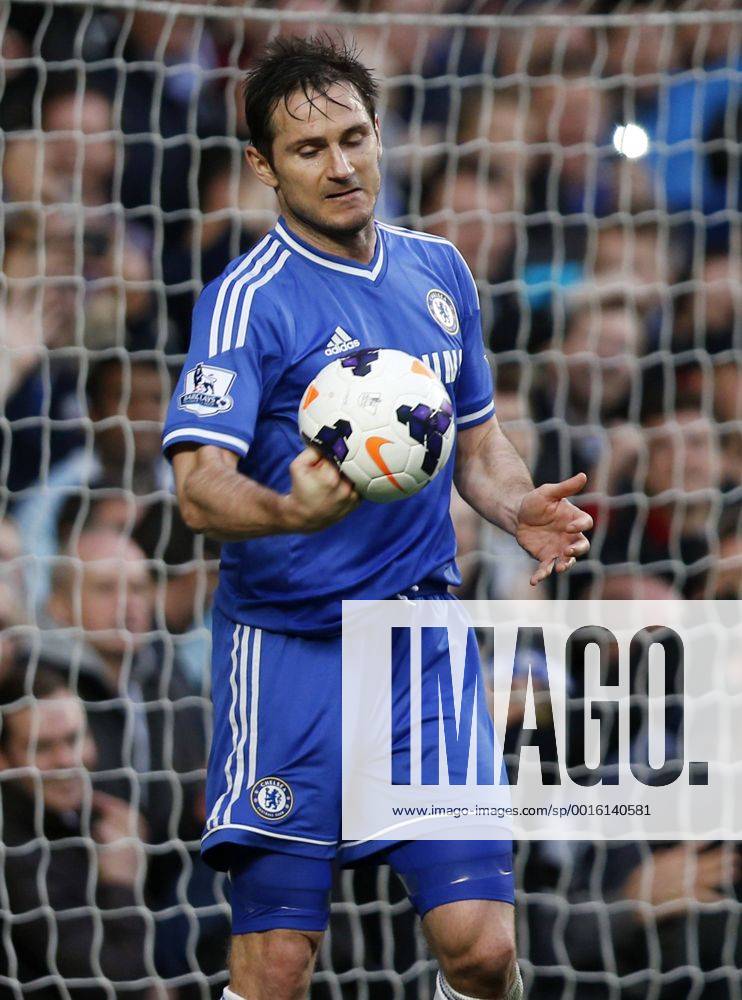 Frank Lampard of Chelsea celebrates scoring during the Barclays Premier League match between Chelsea and Stoke City at Emirates Stadium in London, Britain on April 5, 2014. Chelsea won 3-0. (Xinhua Wang Lili) FOR . NOT FOR SALE FOR MARKETING OR ADVERTISING CAMPAIGNS. NO USE WITH UNAUTHORIZED AUDIO, VIDEO, DATA, FIXTURE LISTS, CLUB LEAGUE LOGOS OR LIVE SERVICES. ONLINE IN-MATCH USE LIMITED TO 45 IMAGES, NO VIDEO EMULATION. NO USE IN BETTING, GAMES OR SINGLE CLUB LEAGUE PLAYER PUBLICATIONS. (SP)BRITAIN-LONDON-SOCCER-PREMIER LEAGUE-CHELSEA VS STOKE CITY