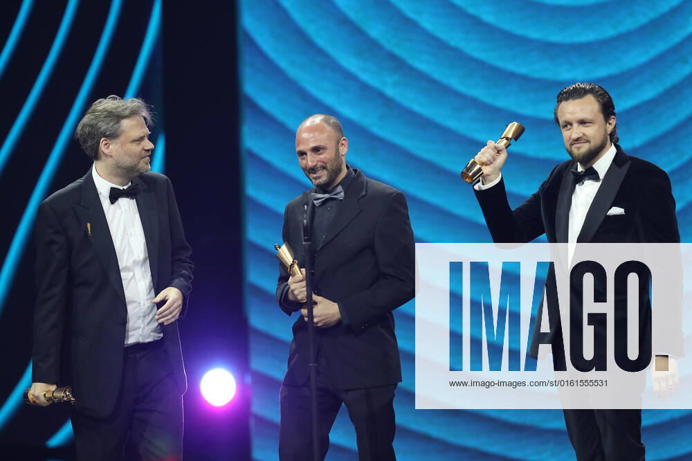 Deutscher Filmpreis 2022 Preisträger BESTE VISUELLE EFFEKTE Dennis Rettkowski, Markus Frank, Tomer Eshed DIE SCHULE DER MAGISCHEN TIERE bei der Verleihung der Lola - Deutscher Filmpreis 2022 im Palais am Funkturm in Berlin 24.06.2022