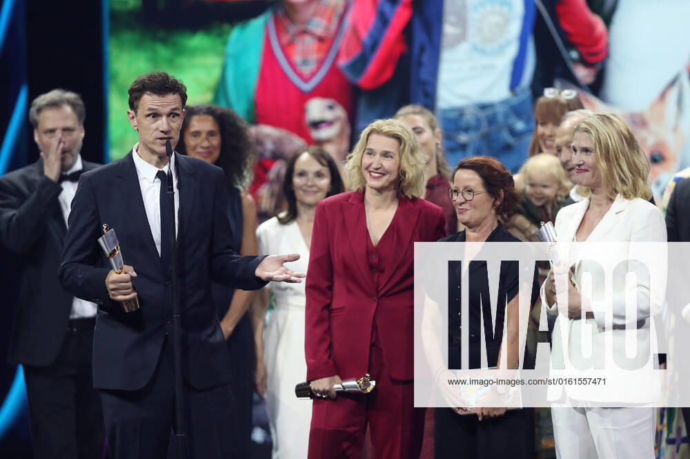 Deutscher Filmpreis 2022 Preisträger:in BESUCHERSTÄRKSTER FILM DIE SCHULE DER MAGISCHEN TIERE bei der Verleihung der Lola - Deutscher Filmpreis 2022 im Palais am Funkturm in Berlin 24.06.2022