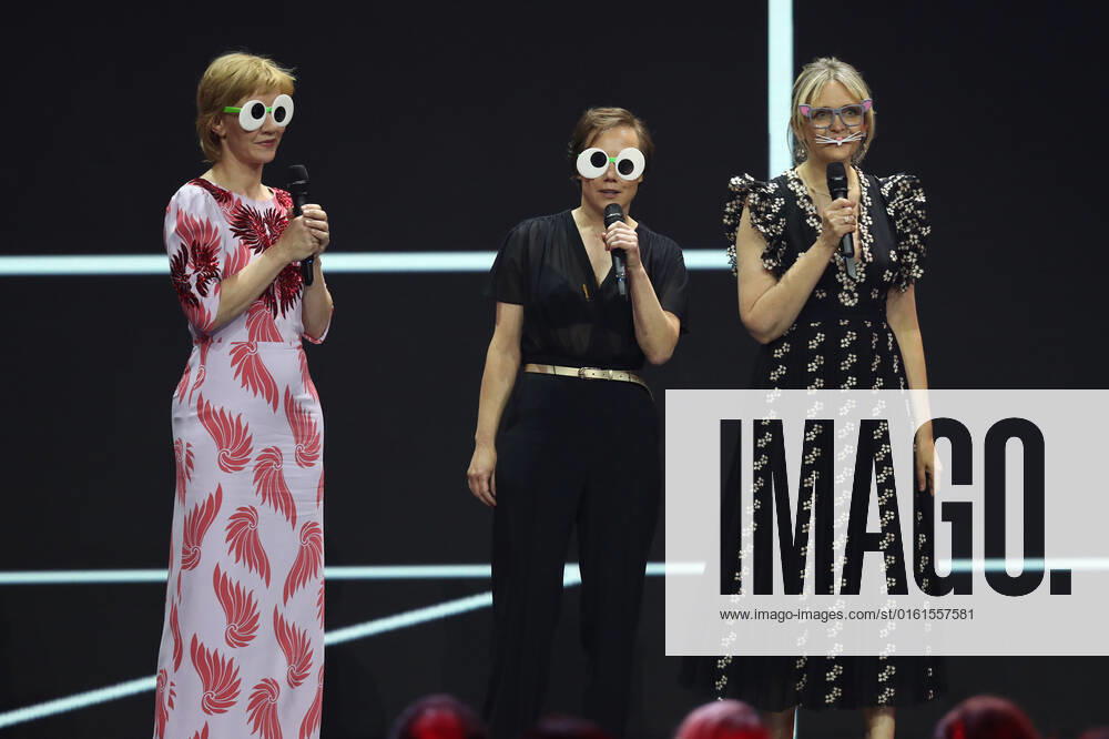 Deutscher Filmpreis 2022 BERND EICHINGER PREIS Sandra Hüller, Laura Tonke, Eva Löbau bei der Verleihung der Lola - Deutscher Filmpreis 2022 im Palais am Funkturm in Berlin 24.06.2022