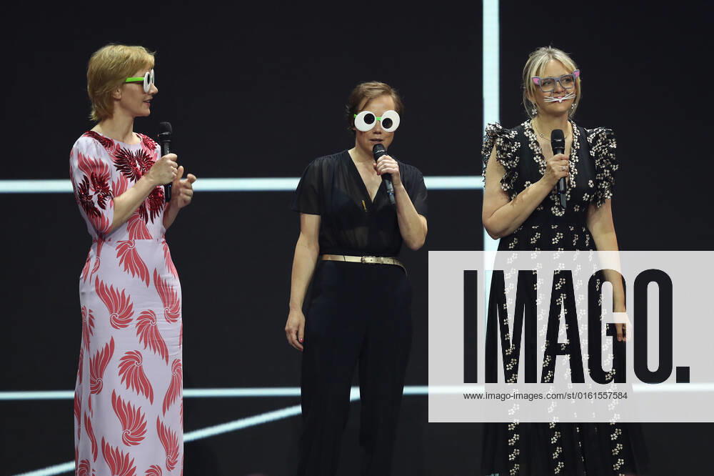 Deutscher Filmpreis 2022 BERND EICHINGER PREIS Sandra Hüller, Laura Tonke, Eva Löbau bei der Verleihung der Lola - Deutscher Filmpreis 2022 im Palais am Funkturm in Berlin 24.06.2022