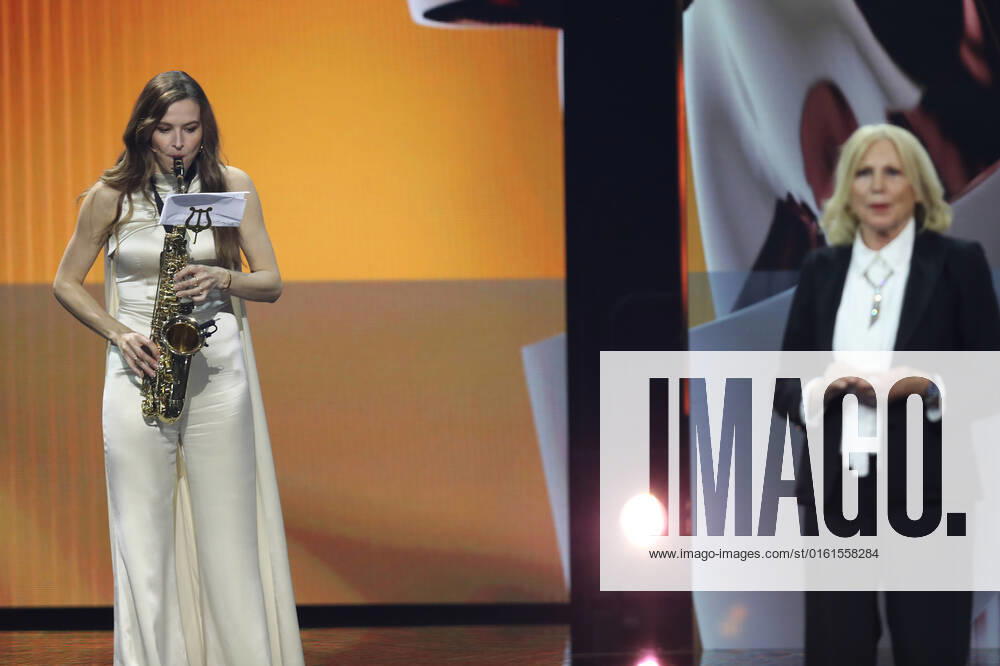Deutscher Filmpreis 2022 Laudatorin BESTE TONGESTALTUNG & BESTE FILMMUSIK Maren Kroymann und Katrin Bauerfeind bei der Verleihung der Lola - Deutscher Filmpreis 2022 im Palais am Funkturm in Berlin 24.06.2022