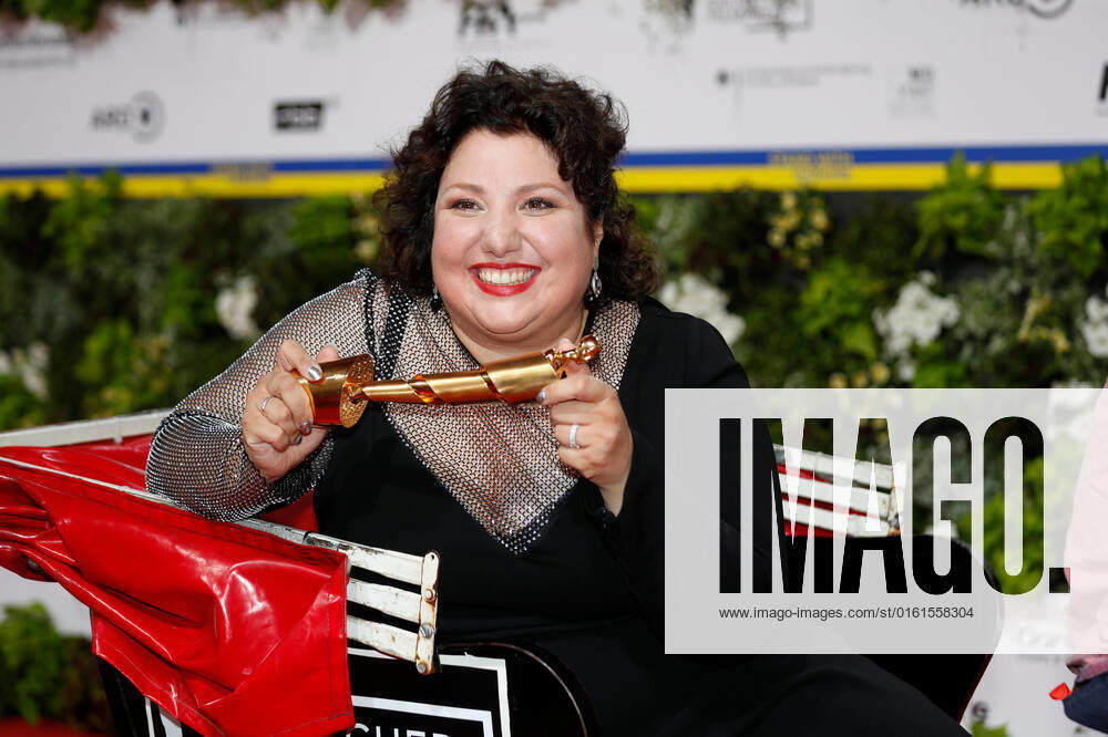 Deutscher Filmpreis 2022 Meltem Kaptan auf dem roten Teppich bei der Verleihung der Lola - Deutscher Filmpreis 2021 im Palais am Funkturm in der Messe Berlin.