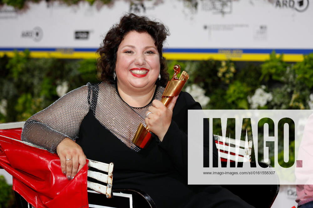 Deutscher Filmpreis 2022 Meltem Kaptan auf dem roten Teppich bei der Verleihung der Lola - Deutscher Filmpreis 2021 im Palais am Funkturm in der Messe Berlin.