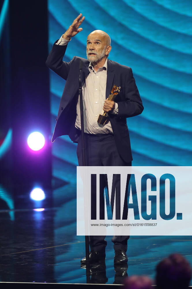 Deutscher Filmpreis 2022 Preisträger:in BESTE KAMERA & BILDGESTALTUNG Johann Feindt LIEBER THOMAS bei der Verleihung der Lola - Deutscher Filmpreis 2022 im Palais am Funkturm in Berlin 24.06.2022
