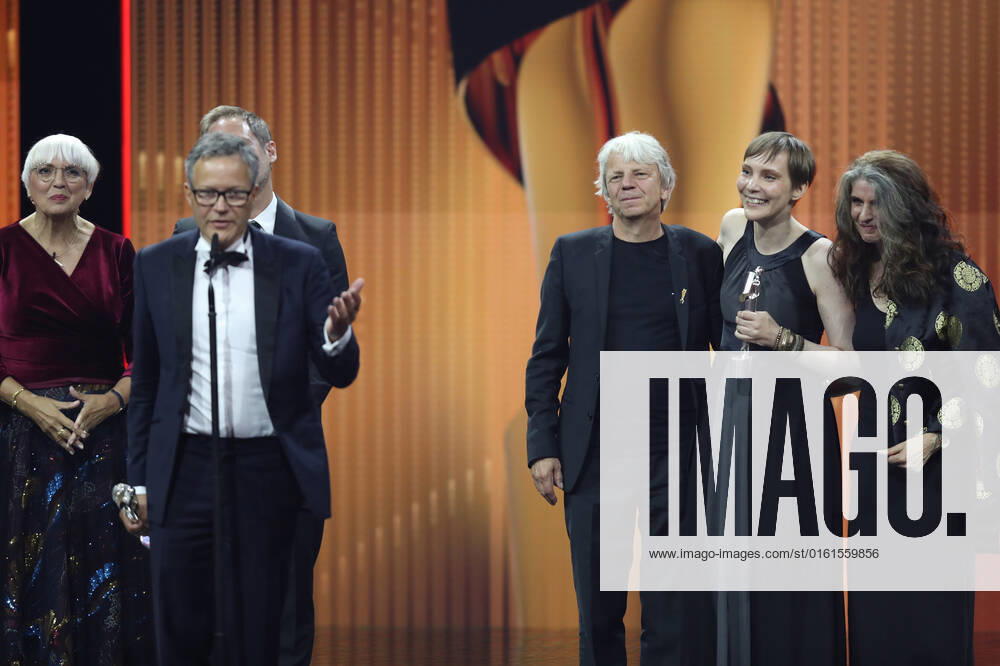 Deutscher Filmpreis 2022 Preisträger:in BESTER SPIELFILM SILBER RABIYE KURNAZ GEGEN GEORGE W. BUSH bei der Verleihung der Lola - Deutscher Filmpreis 2022 im Palais am Funkturm in Berlin 24.06.2022