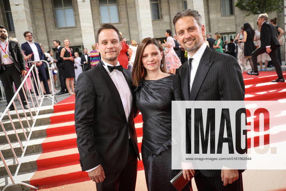 Axel Schreiber gestorben Deutscher Filmpreis 2022 Vinzenz Kiefer und Jennifer Ulrich und Axel Schreiber Deutscher Filmpreis 2022 Verleihung im Palais am Funkturm in Berlin