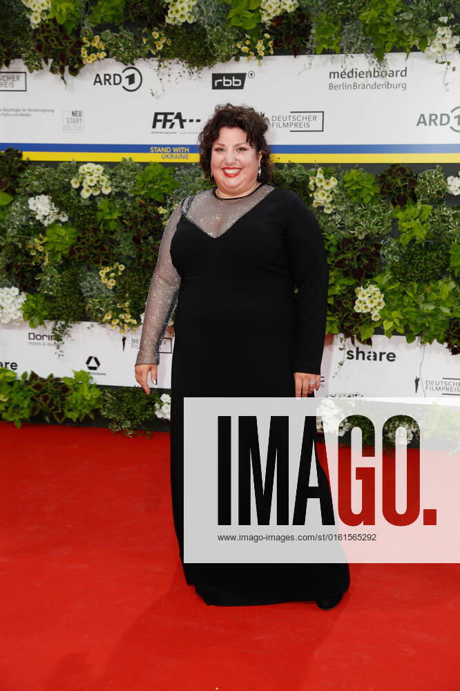 Deutscher Filmpreis 2022 Meltem Kaptan auf dem roten Teppich bei der Verleihung der Lola - Deutscher Filmpreis 2021 im Palais am Funkturm in der Messe Berlin.
