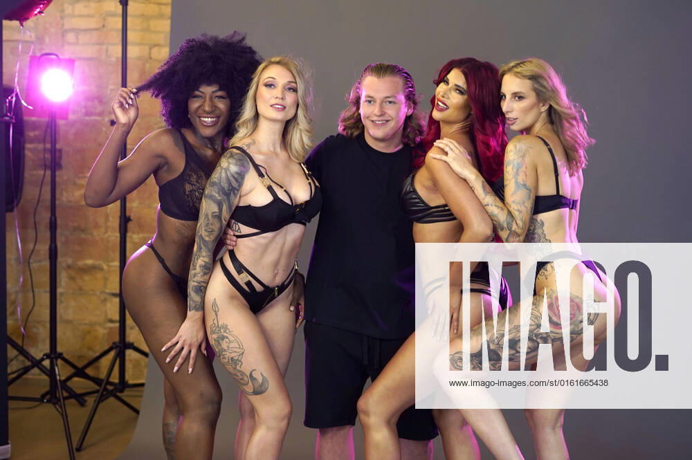 Josy Black, Fiona Fuchs, Ron Bielecki, Micaela Schäfer und Hanna Secret beim Venus 2022 Kampagnen-Shooting im Inclover Studio. Berlin