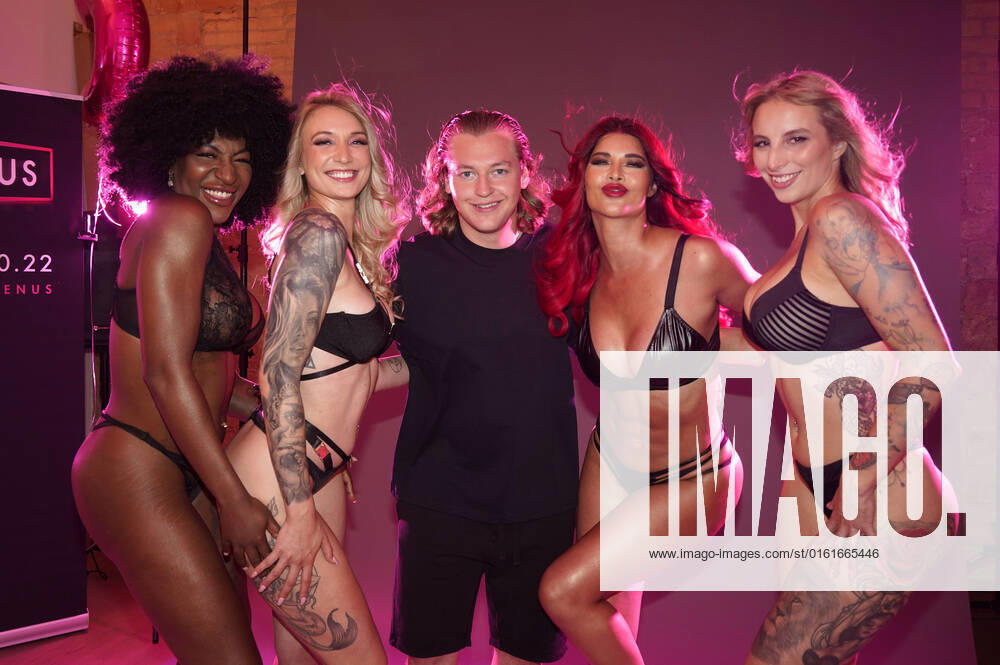 Josy Black, Fiona Fuchs, Ron Bielecki, Micaela Schäfer und Hanna Secret beim Venus 2022 Kampagnen-Shooting im Inclover Studio. Berlin
