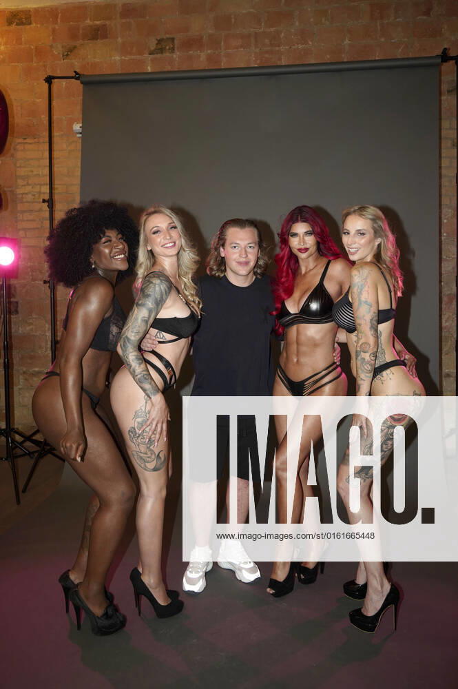 Josy Black, Fiona Fuchs, Ron Bielecki, Micaela Schäfer und Hanna Secret beim Venus 2022 Kampagnen-Shooting im Inclover Studio. Berlin