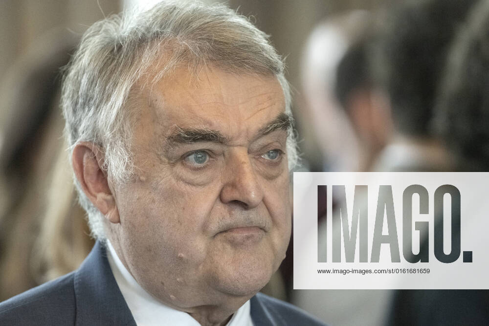 Koalitionsvertrag zwischen der CDU und Bündnis 90 Die Grünen in Düsseldorf am 27. Juni 2022. NRW-Innenminister Herbert Reul im Saal des Künstlervereins Malkasten im Vorfeld der Unterzeichnung des Koalitionsvertrages. Düsseldorf Nordrhein-Westfalen Deutschland Nur redaktioneller Gebrauch