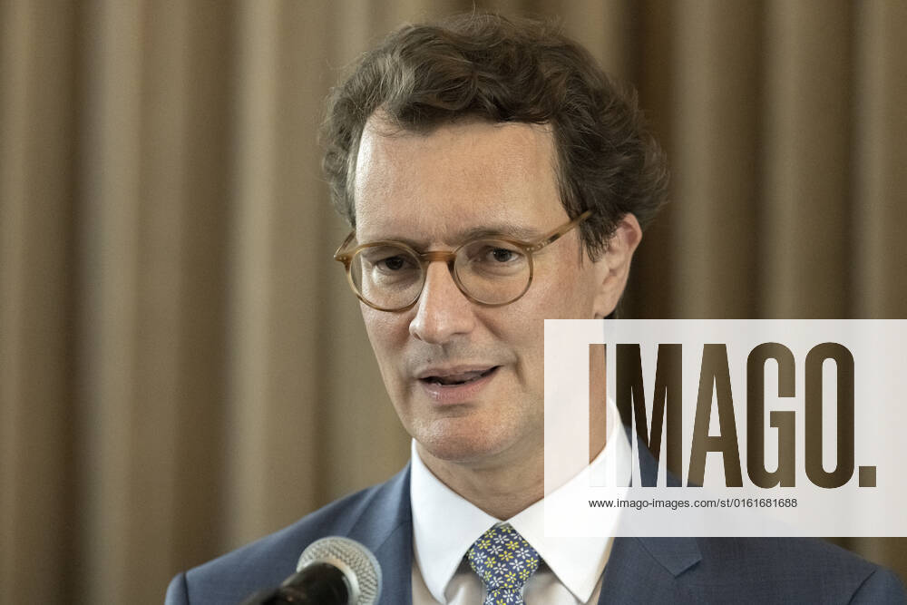 Koalitionsvertrag zwischen der CDU und Bündnis 90 Die Grünen in Düsseldorf am 27. Juni 2022. NRW-Ministerpräsident Hendrik Wüst im Saal des Künstlervereins Malkasten im Vorfeld der Unterzeichnung des Koalitionsvertrages während seiner Ansprache. Düsseldorf Nordrhein-Westfalen Deutschland Nur redaktioneller Gebrauch