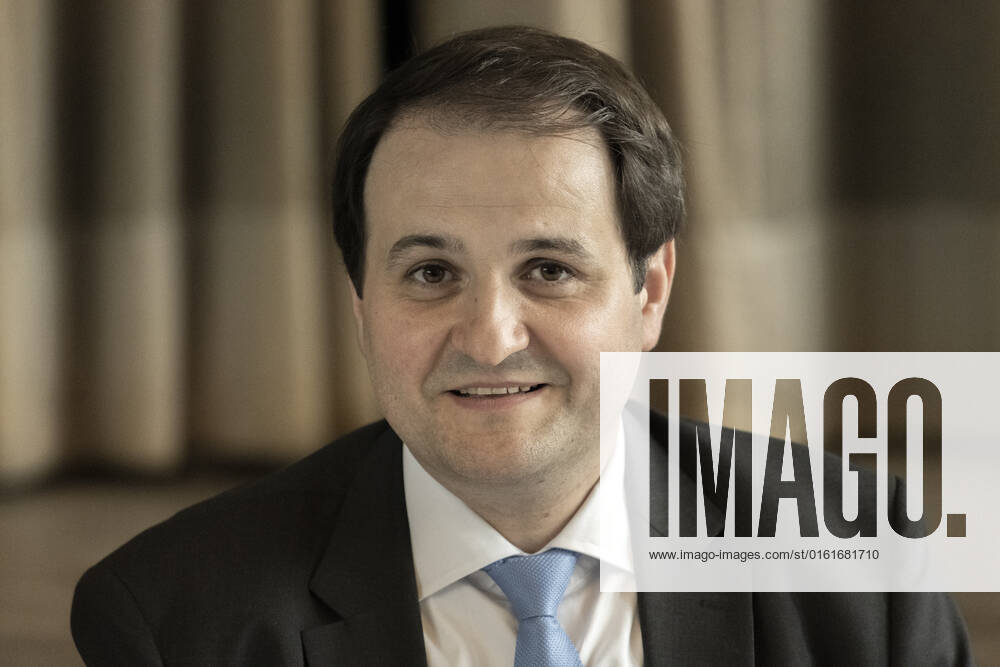 Koalitionsvertrag zwischen der CDU und Bündnis 90 Die Grünen in Düsseldorf am 27. Juni 2022. Staatskanzeichef Nathaniel Liminski im Saal des Künstlervereins Malkasten nach der Unterzeichnung des Koalitionsvertrages. Düsseldorf Nordrhein-Westfalen Deutschland Nur redaktioneller Gebrauch