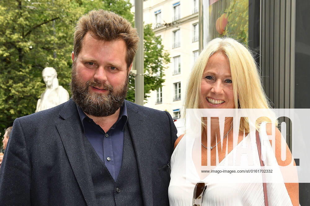Antoine Monot jr. und Stefanie Sick beim ZDF Get Together Empfang am 28.06.2022 im Rahmen vom Filmfest München ZDF Empfang beim Filmfest Muenchen 2022