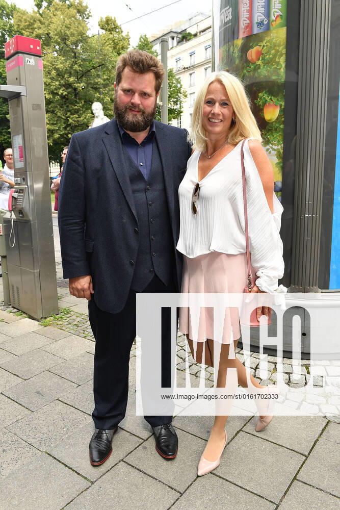Antoine Monot jr. und Stefanie Sick beim ZDF Get Together Empfang am 28.06.2022 im Rahmen vom Filmfest München ZDF Empfang beim Filmfest Muenchen 2022
