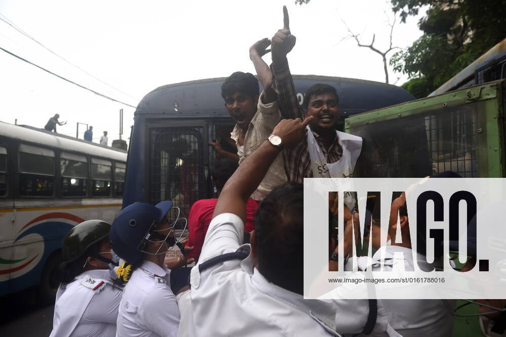 June 29, 2022, Kolkata, India: Police detain Socialist Unity Centre of India (SUCI) activists during their Mass Law Violation rally against the Central Government s new radical schemes. They also protested against the State Government s inability to recruit the vacant positions in the government sectors like health, education. This protest led to a severe clash between the police personnel and protesters. on June 29, 2022 in Kolkata, India. ( Sukhomoy_Sen Eyepix Group Kolkata India - ZUMAe321 20220629_zia_e321_011