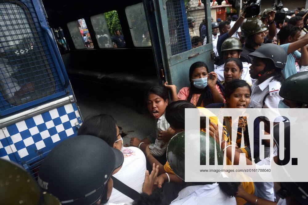 June 29, 2022, Kolkata, India: Police detain Socialist Unity Centre of India (SUCI) activists during their Mass Law Violation rally against the Central Government s new radical schemes. They also protested against the State Government s inability to recruit the vacant positions in the government sectors like health, education. This protest led to a severe clash between the police personnel and protesters. on June 29, 2022 in Kolkata, India. ( Sukhomoy_Sen Eyepix Group Kolkata India - ZUMAe321 20220629_zia_e321_012