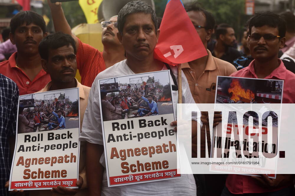 June 29, Kolkata, India: Youth wings of the Left Parties protested against the Centre s Agneepat scheme †as radical new recruitment plan for India s armed forces only with a short-term contract of four years. Controversy erupted in new scheme which may potentially affect the future of serving personnel, professionalism, ethos and fighting spirit of the forces and possibly lead to militarization of civil society. on June 29, 2022 in Kolkata, India. Kolkata India - ZUMAe321 20220629_zia_e321_017