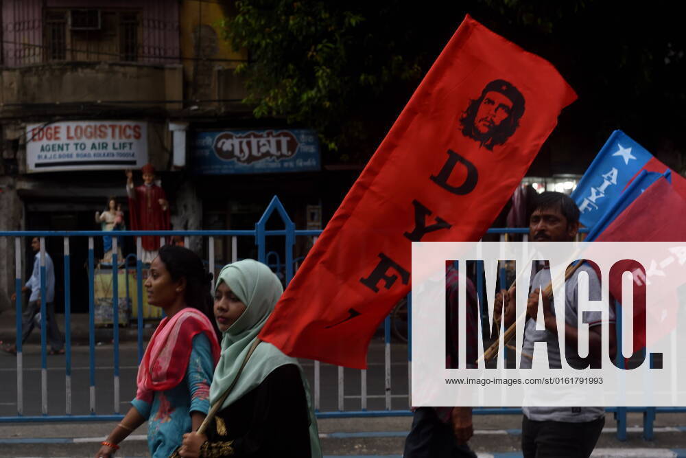 June 29, Kolkata, India: Youth wings of the Left Parties protested against the Centre s Agneepat scheme †as radical new recruitment plan for India s armed forces only with a short-term contract of four years. Controversy erupted in new scheme which may potentially affect the future of serving personnel, professionalism, ethos and fighting spirit of the forces and possibly lead to militarization of civil society. on June 29, 2022 in Kolkata, India. Kolkata India - ZUMAe321 20220629_zia_e321_020