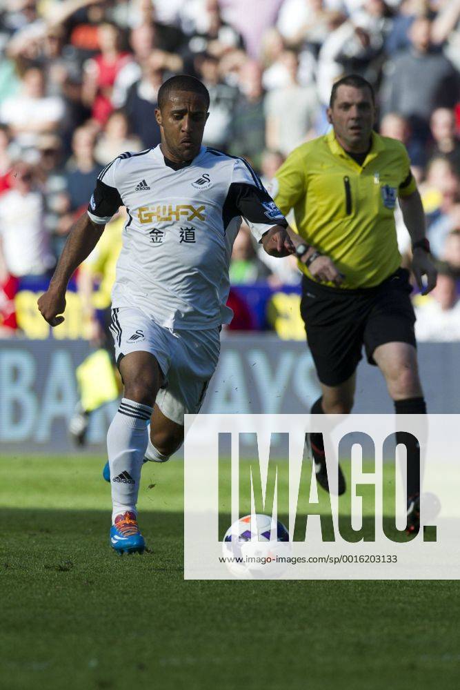 Football - 2013 2014 Premier League - Swansea City vs. Chelsea Wayne Routledge of Swansea attacks at the the Liberty Stadium. COLORSPORT WINSTON BYNORTH