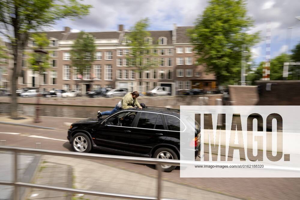 2022-07-04 10:53:05 AMSTERDAM - Rico Verhoeven during the shooting of the international action film Black Lotus. The Dutch kickboxer plays the lead role in the film by director Todo Chapkanov. ANP SANDER KONING netherlands out - belgium out